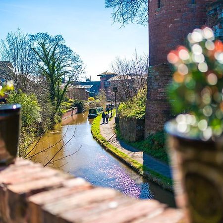 Stylish Home With Canal Views Chester Exterior foto